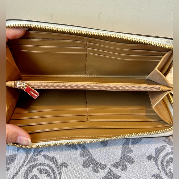 Gorgeous Coach Cream & Multicolor Tote WITH Wallet - Picture 7 of 10